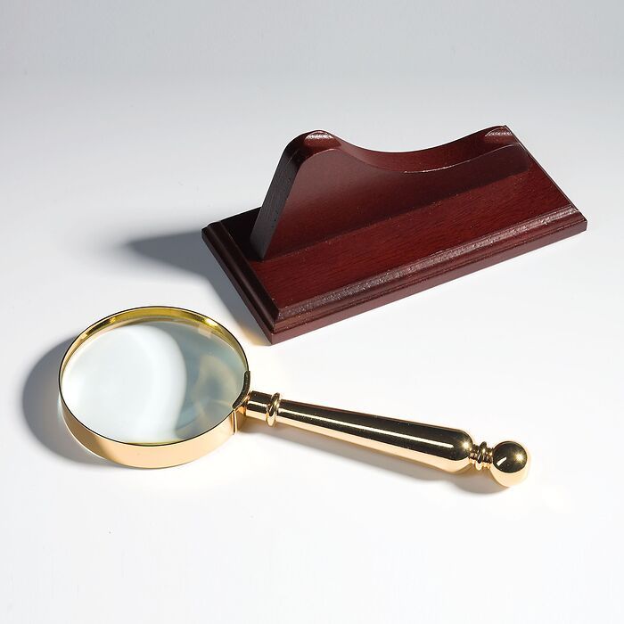Gilded 4X magnifier